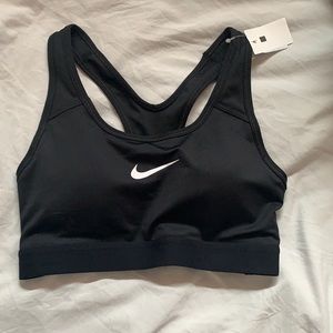 Black Nike dry fit sports bra